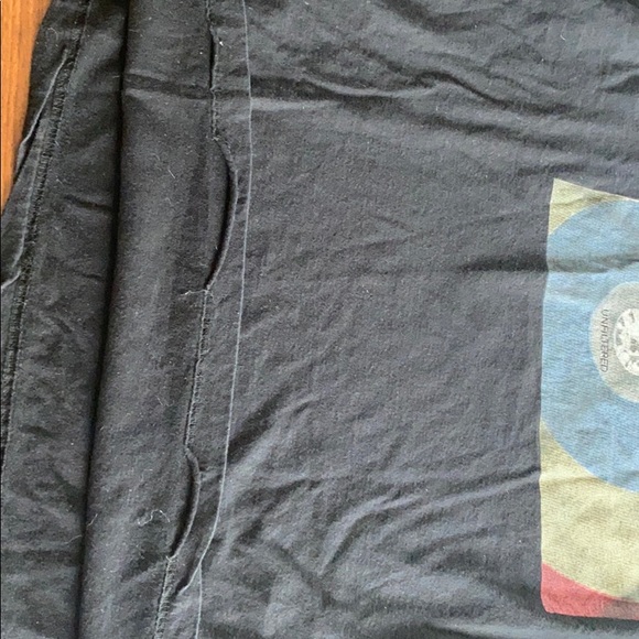 *SOLD* Men’s Rocawear Graphic Tee (Bundle of 3) - Picture 5 of 5